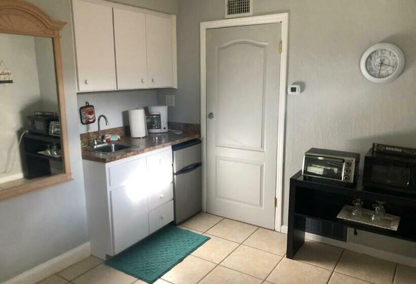 스탠다드 스튜디오, Surfside Suites
