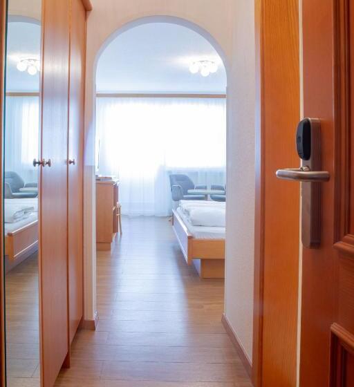 Comfort room with balcony, Gabriel