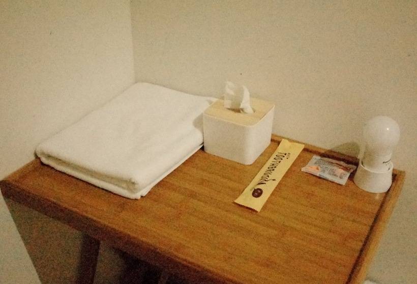 تختخواب در اتاق مشترک, Paper Plane Hostel