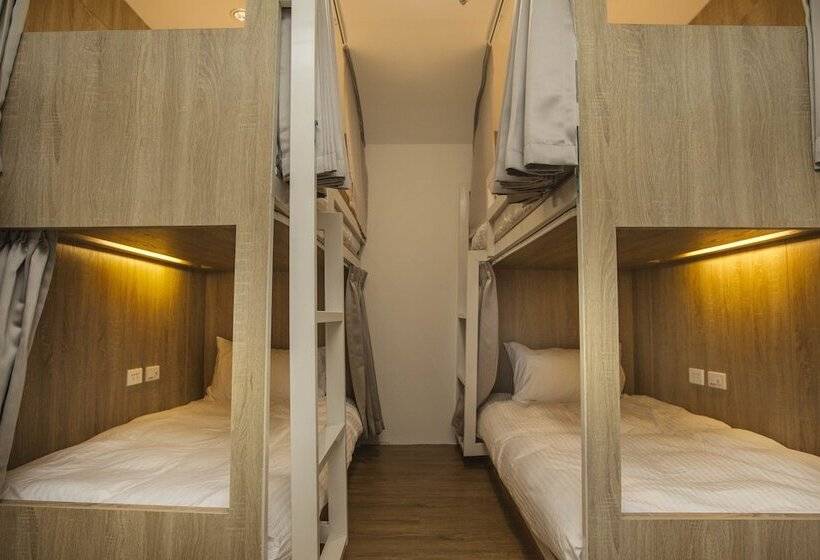 اتاق استاندارد چهار تخته, Paper Plane Hostel