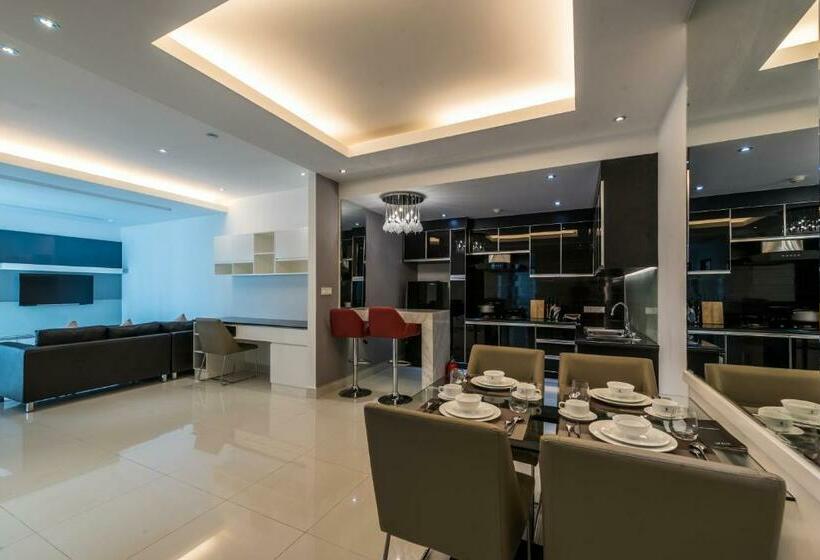 Люкс 2 Спальни, Naki Suites @ Silvertown