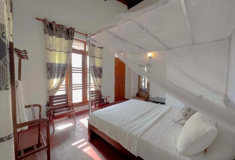 Standard room with outdoor bath, Bluewave Inn   Weligama