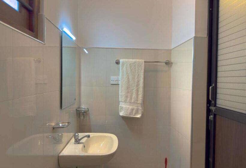 Standard room with outdoor bath, Bluewave Inn   Weligama