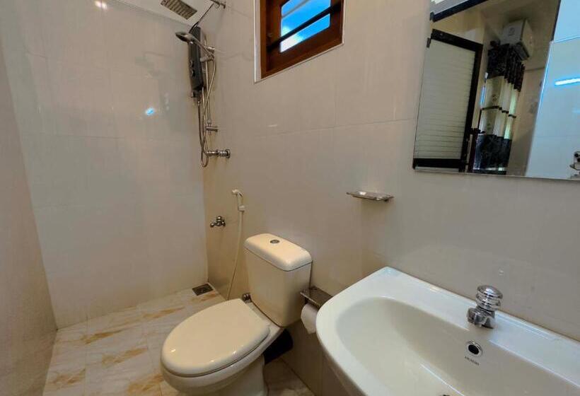 Четырехместный Номер Deluxe, Bluewave Inn   Weligama