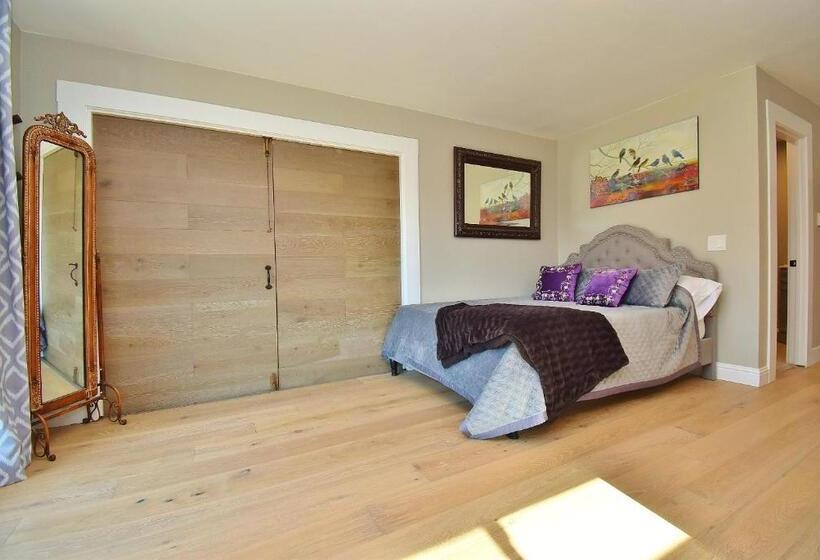 Номер Superior, Modern Immaculate Downtown Cottage With Private Yard