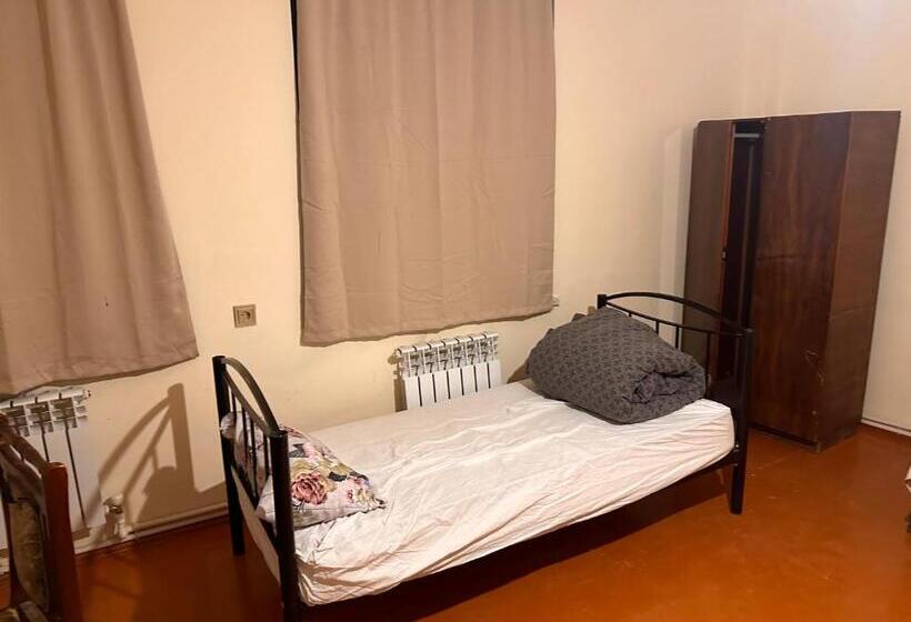 经济房, Sovet Hostel