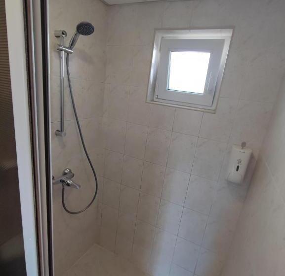 اتاق لوکس, Hostel Canto