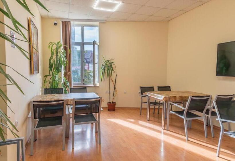 اتاق لوکس, Hostel Canto