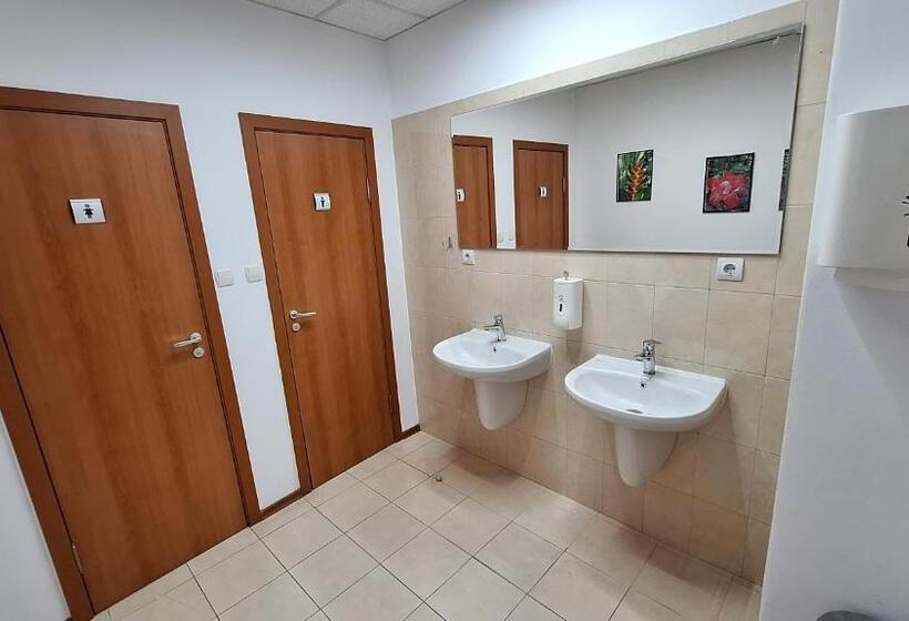 اتاق استاندارد با سرویس بهداشتی مشترک, Hostel Canto