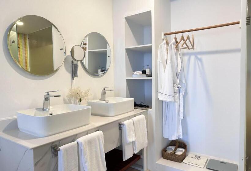 Люкс, Jaya Suites
