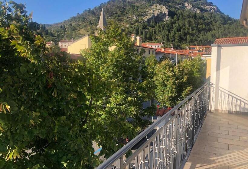 اتاق استاندارد چهار تخته, Risto Bar Rosandra
