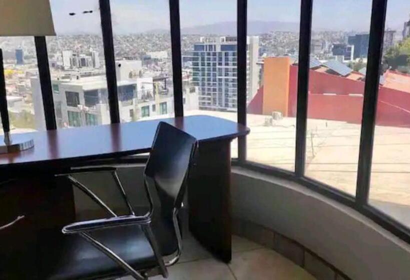 ファミリールーム, Panoramic Penthouse Downtown