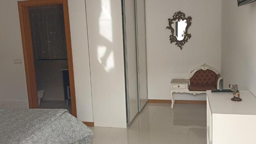 Номер Стандарт Вид на Бассейн, Vale Poços House