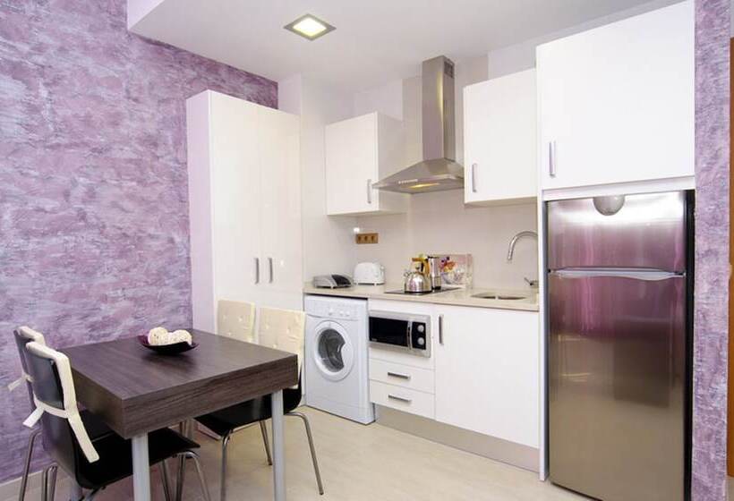 Студио Стандарт с Балконом, Aparthotel Rambla108
