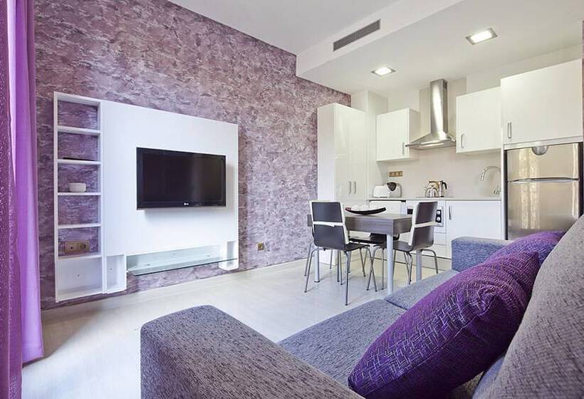 Студио Стандарт с Балконом, Aparthotel Rambla108