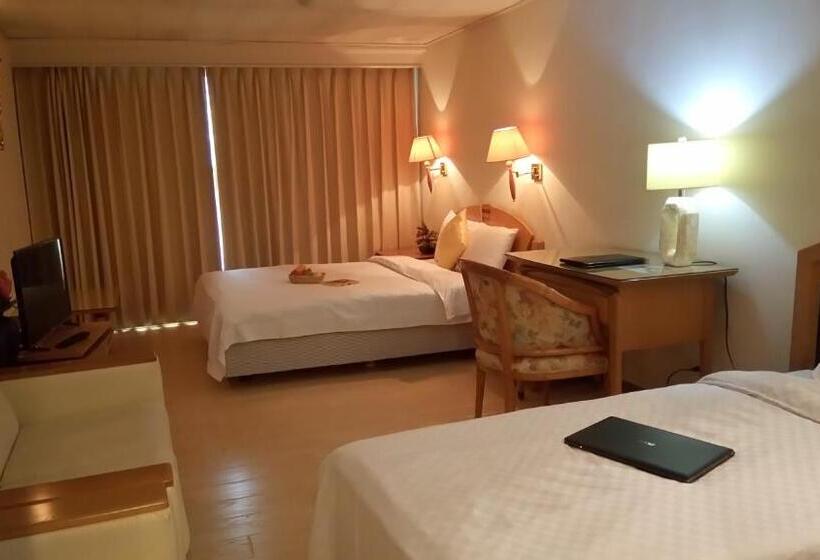 اتاق استاندارد سه نفره, Berkeley Business Hotel Zhongzheng