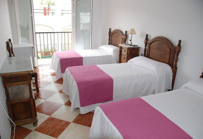 Номер Стандарт Трехместный, Hostal Puerto Lepe