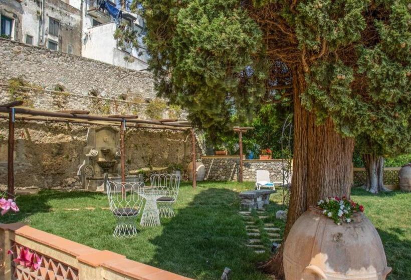 اتاق لوکس با تخت بزرگ, Villa Barluzzi
