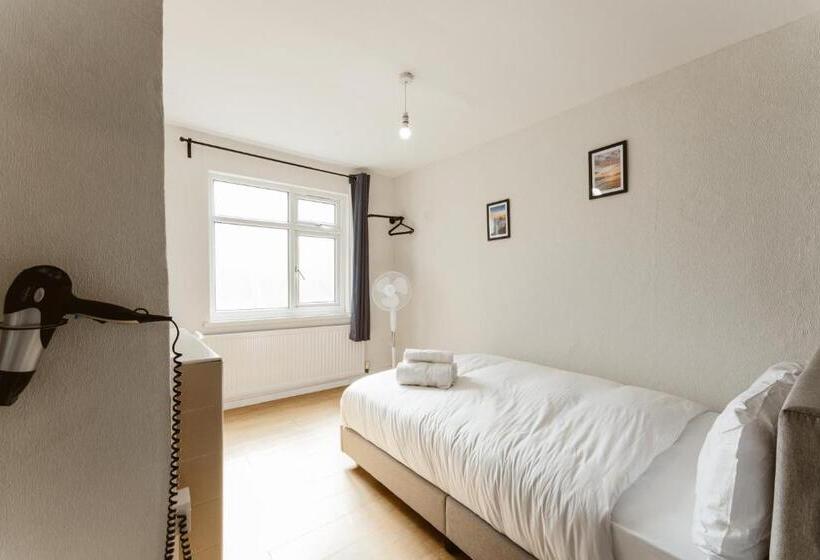 Номер Стандарт Совместная Ванная, Leyton Comfy Double Rooms   50