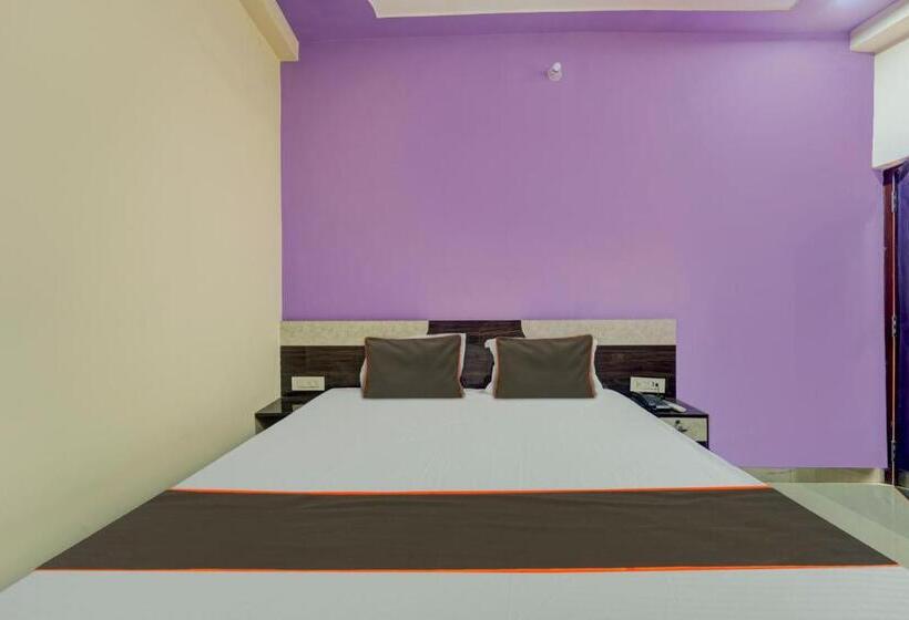 豪华三人间, Super Collection O Siddhi Vinayak Hotel & Banquets