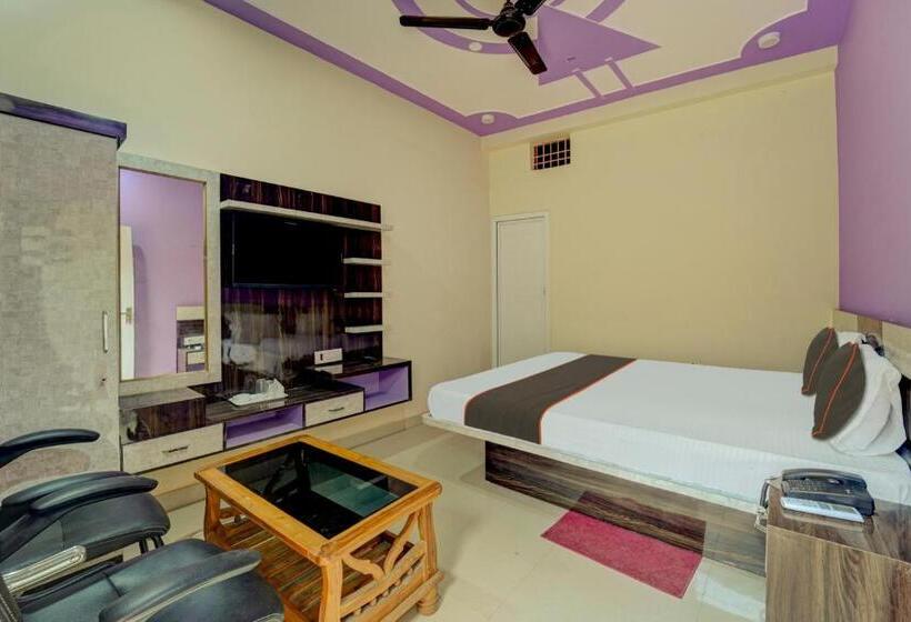 豪华三人间, Super Collection O Siddhi Vinayak Hotel & Banquets