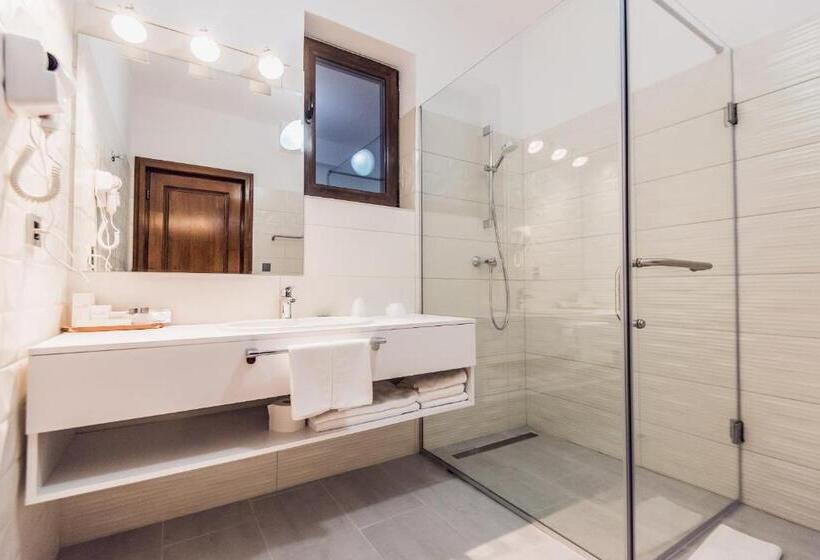 1 Bedroom Apartment Lake View, Villa Galleria