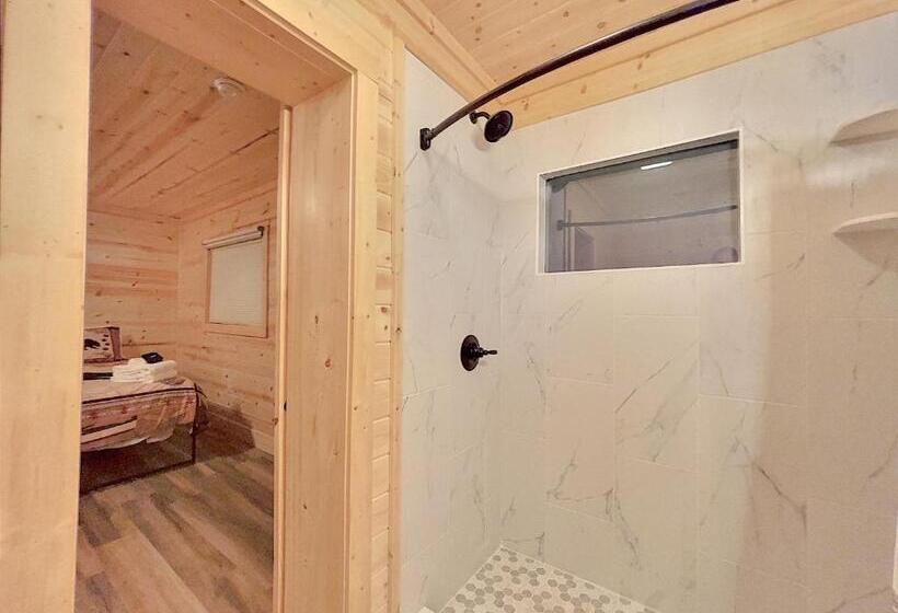 Номер Deluxe, Retreat On The Lake