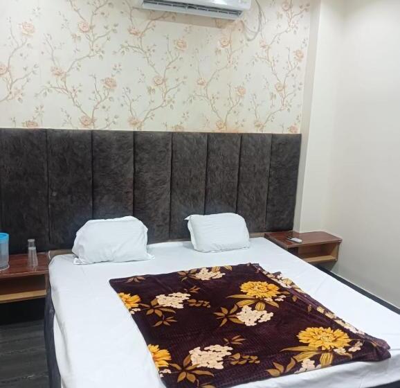 Трехместный Номер Классика, Oyo Hotel Orvin In