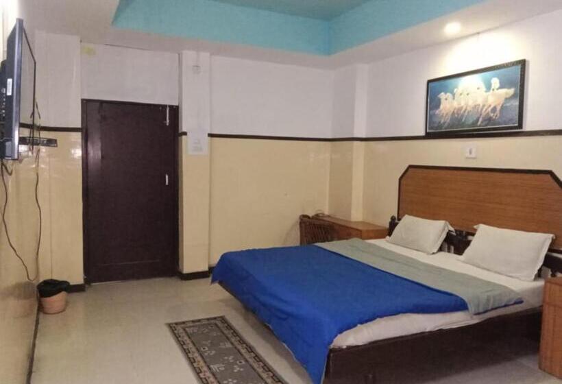 Номер Deluxe Кровать Кинг, Swagat Near Railway Station Best Selling & Best Choice Of Travellers By Morservices
