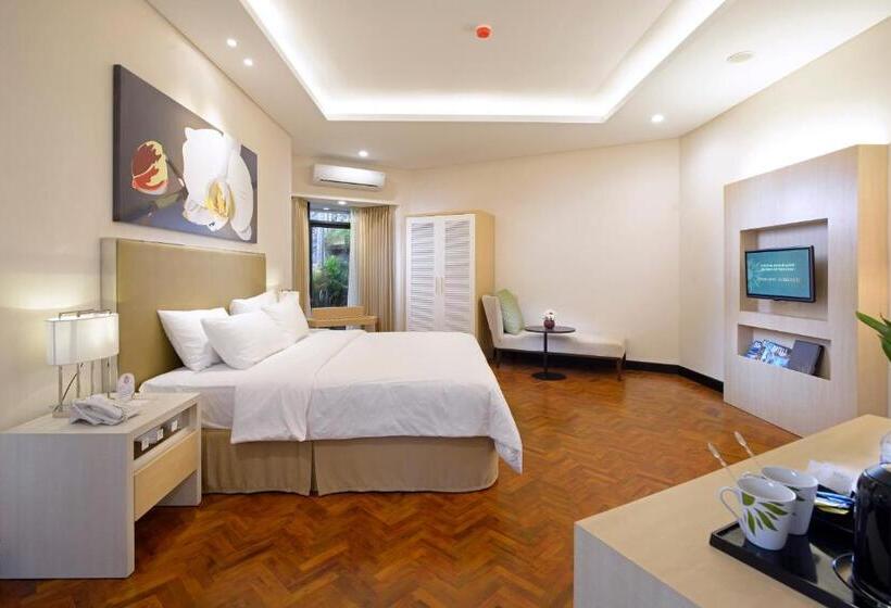 Люкс с Террасой, Surya Hotel & Cottages Prigen