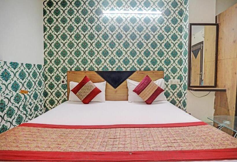 اتاق استاندارد, Anand Near Karol Bagh Metro Station