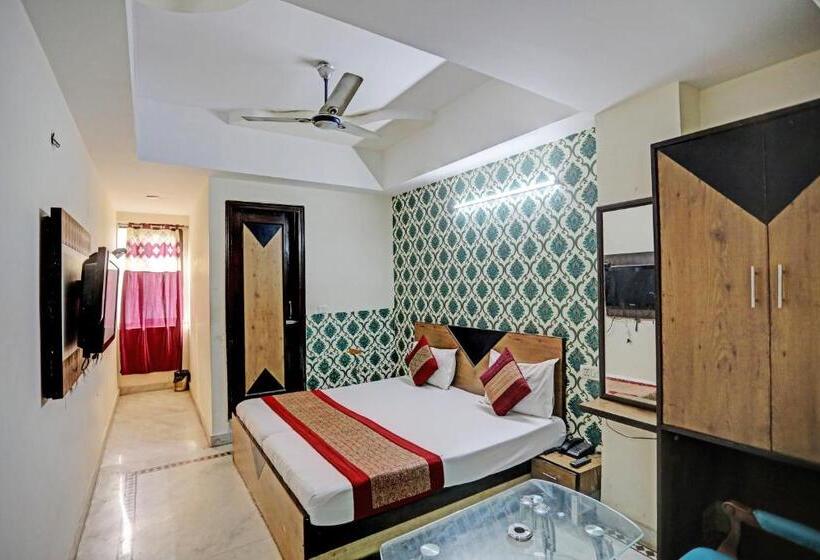 اتاق استاندارد, Anand Near Karol Bagh Metro Station