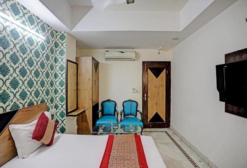 اتاق سوپریور, Anand Near Karol Bagh Metro Station