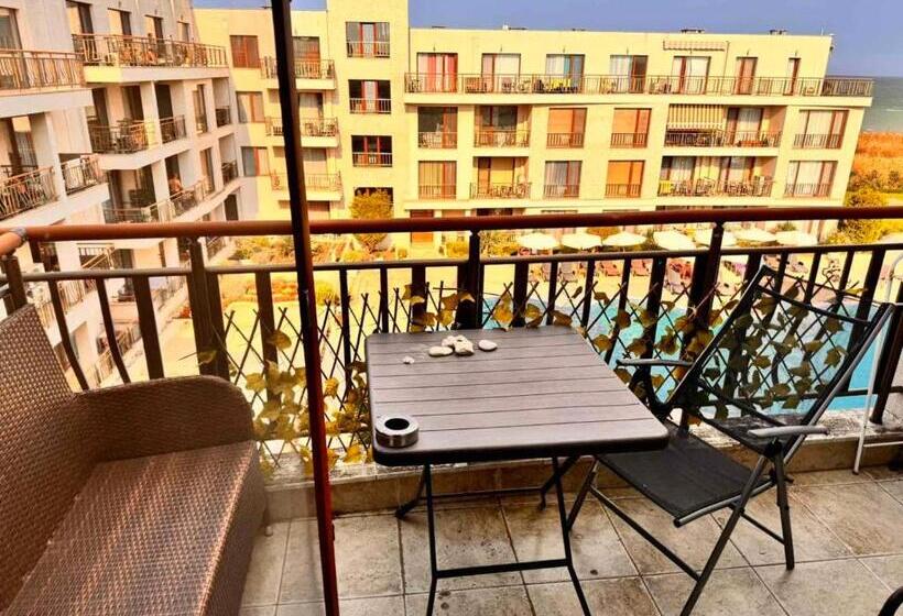 スタンダードスタジオ, Apartment Diamond Sarafovo