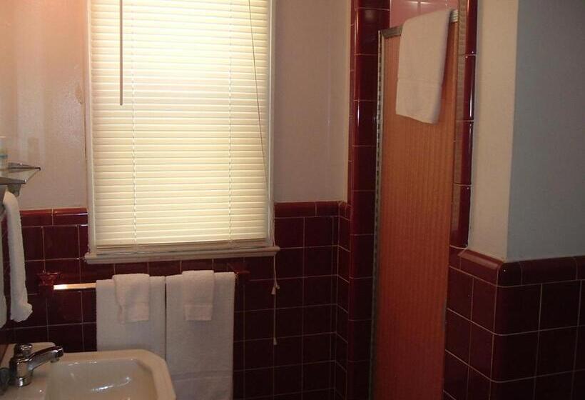 Номер Стандарт, Fels Three Crown Motel