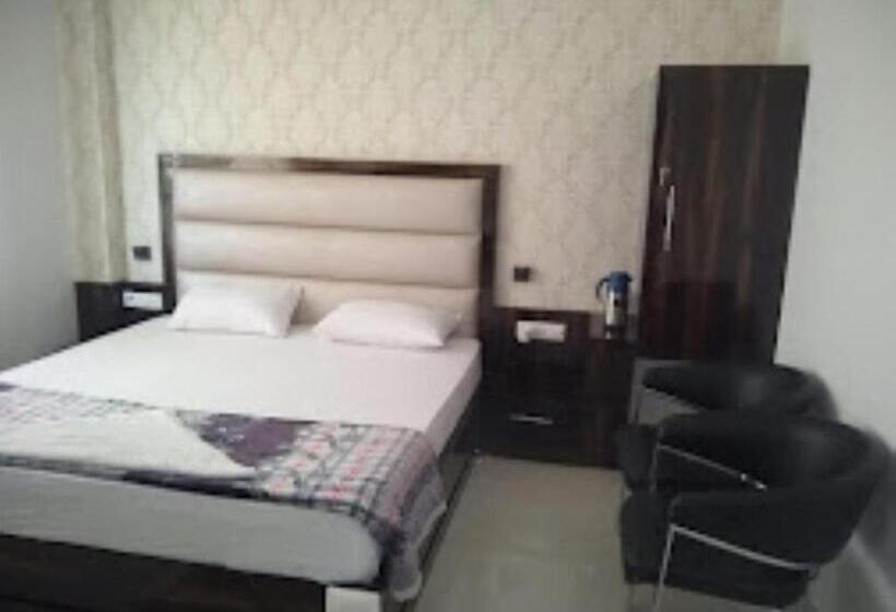 Номер Deluxe, The Marvellous,jhansi