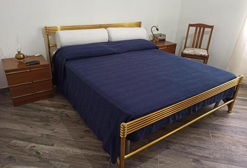 Номер Стандарт, B&bees