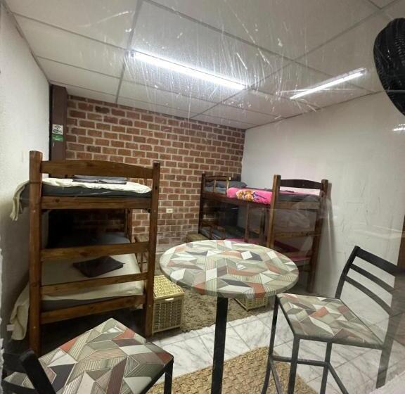 اتاق استاندارد چهار تخته, Hostel Simple