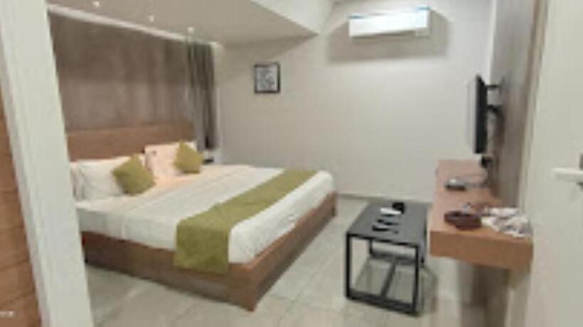 اتاق استاندارد یک نفره, R City Inn Rajkot