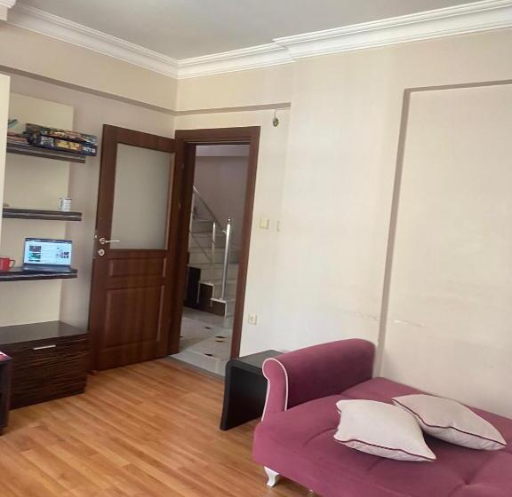 共用房间的床, Hostel In Bahcelievler