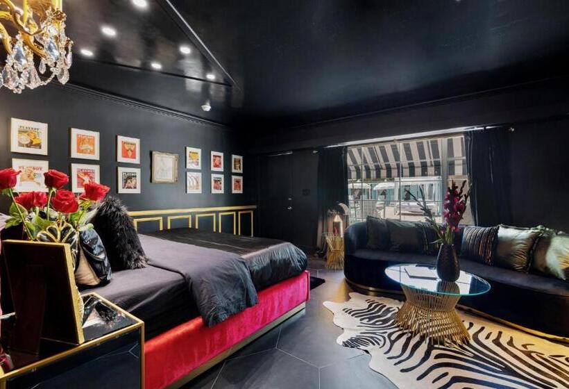 Suite Deluxe Lit King Size, The Playmate Suite  Sophisticated Tribute To Hugh S Girls