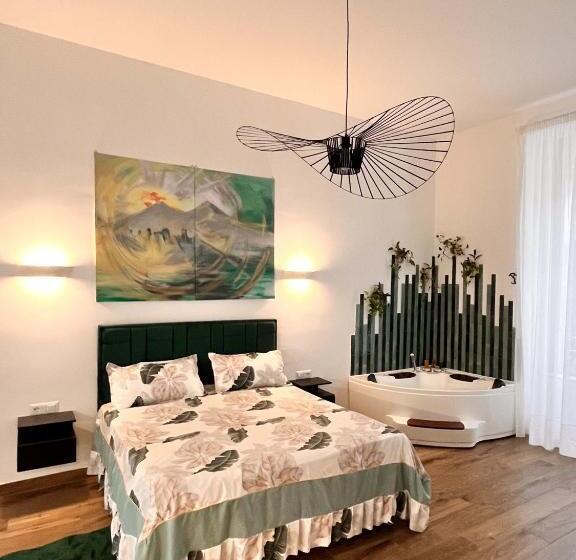 اتاق لوکس با تخت بزرگ, Portico 32