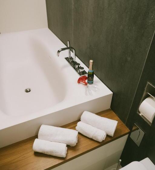 Номер Стандарт с Гидромассажем, Suave Luxury Room
