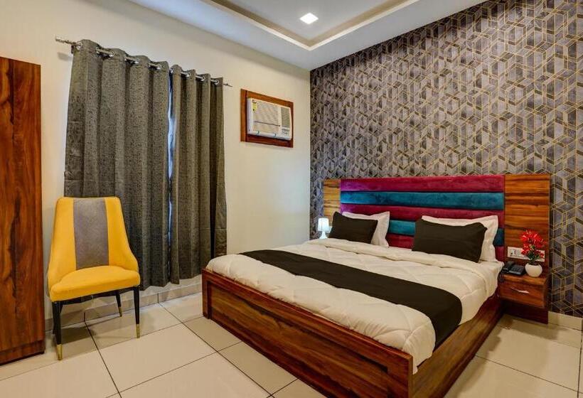Трехместный Номер Классика, Collection O Amit Legagcy Resort