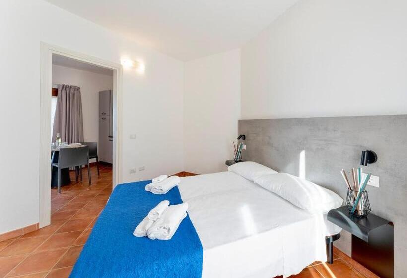 Апартаменты 1 Спальня, Residence With Swimming Pool In Isola Rossa, Just About 2 Km From The Beach La Marinedda