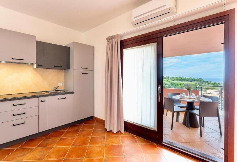 Апартаменты 1 Спальня, Residence With Swimming Pool In Isola Rossa, Just About 2 Km From The Beach La Marinedda