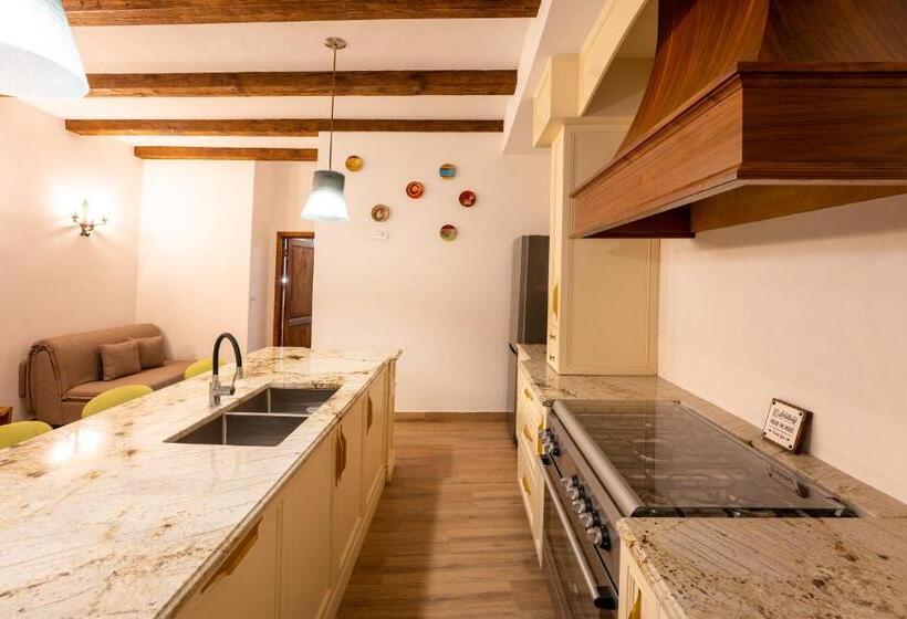 سوییت خانوادگی, Casa Maya Transilvania