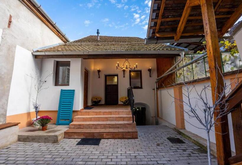 سوییت خانوادگی, Casa Maya Transilvania