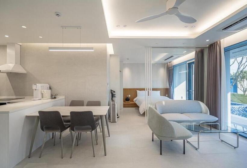 اتاق استاندارد با چشم‌انداز دریا, Yeosu Blueara Premium Pool Villa