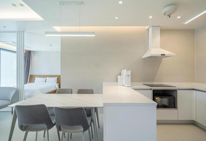 اتاق استاندارد با چشم‌انداز دریا, Yeosu Blueara Premium Pool Villa